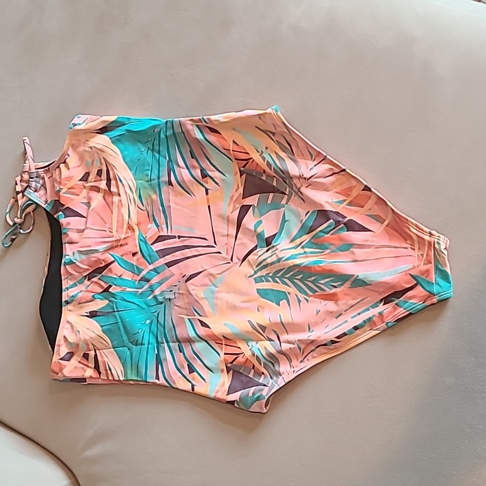 Cupshe Emerge Tropical Swimwear, Size Large - Picture 3 of 9